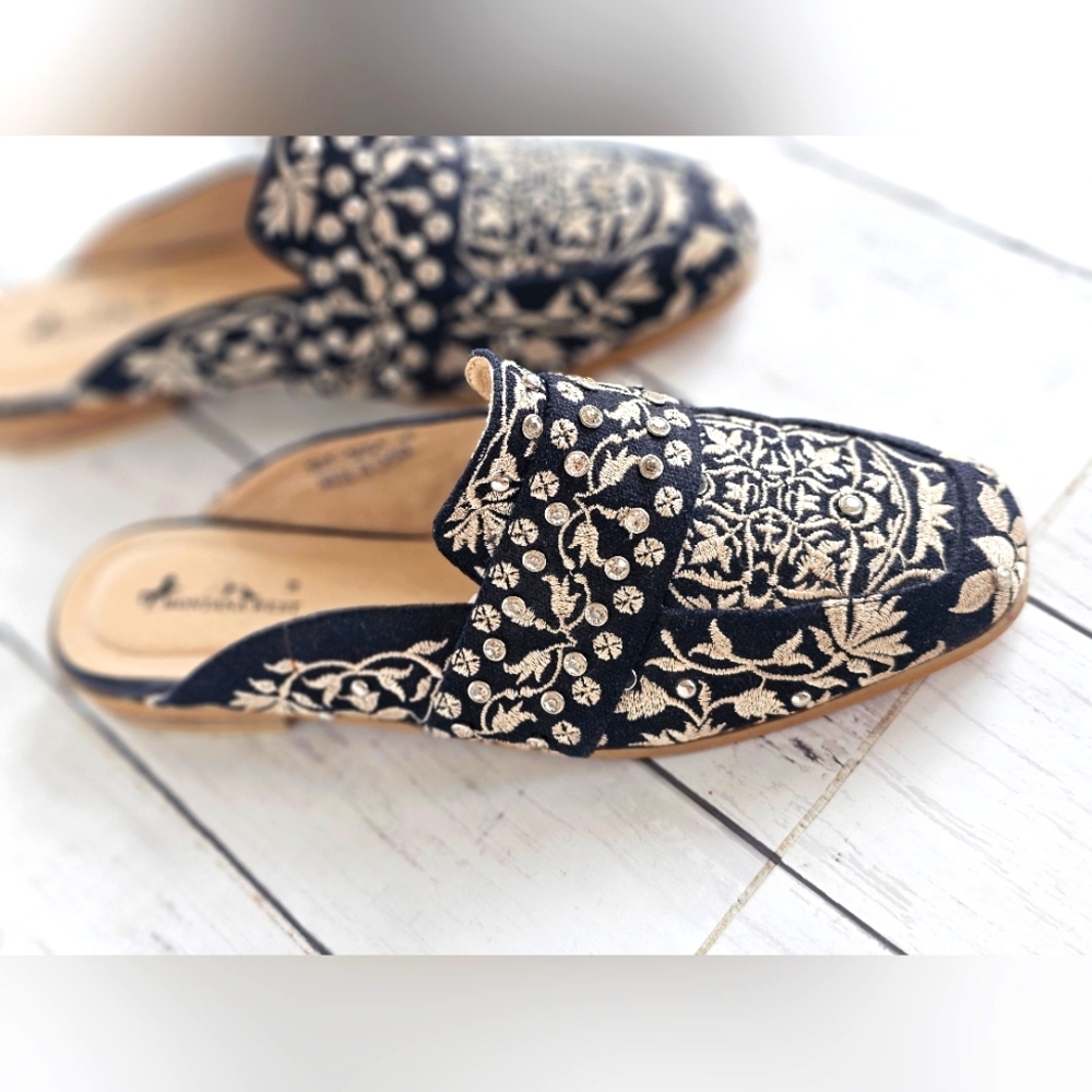 Montana West Black & Ivory Cream Embroidered Rhinestone Mules Flats Shoes - Picture 12 of 16